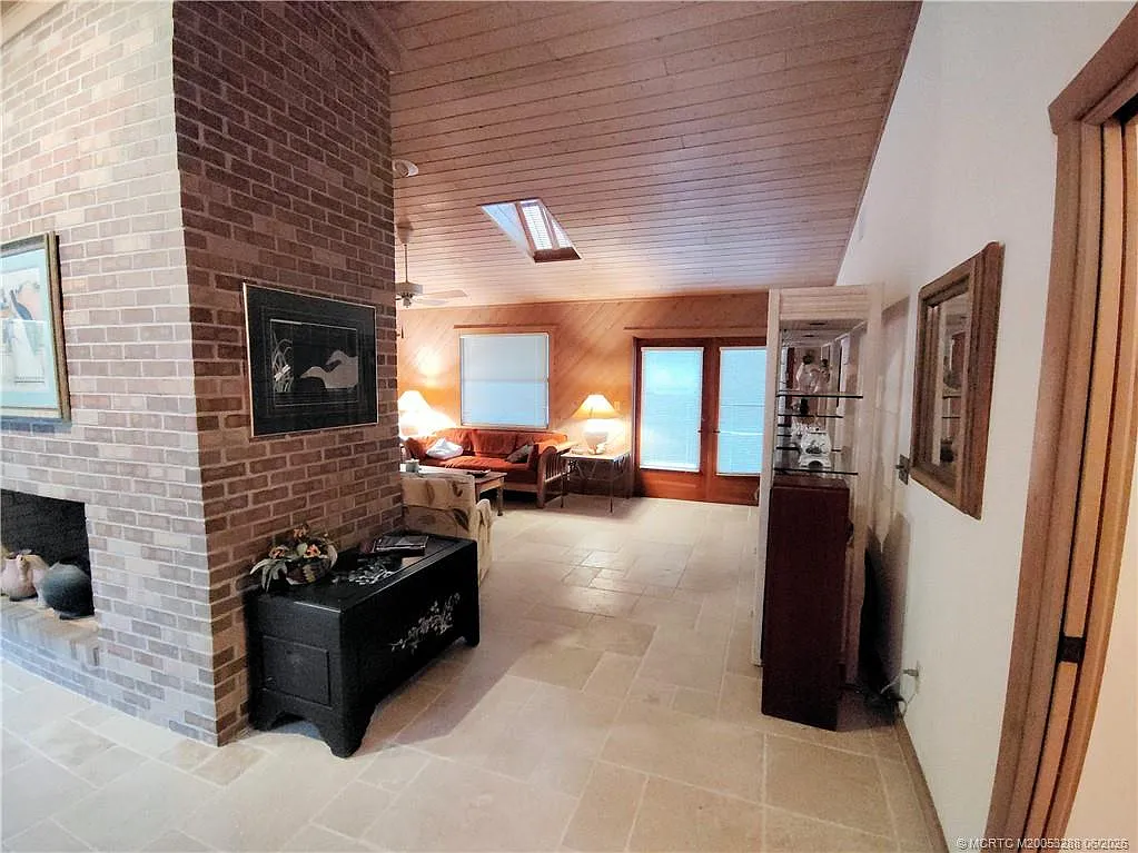 3 bed, 3.5 bath, 2563 sqft, $4,000 — Photo 2