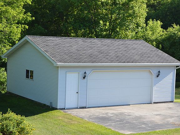 Detached 2 Car Garage