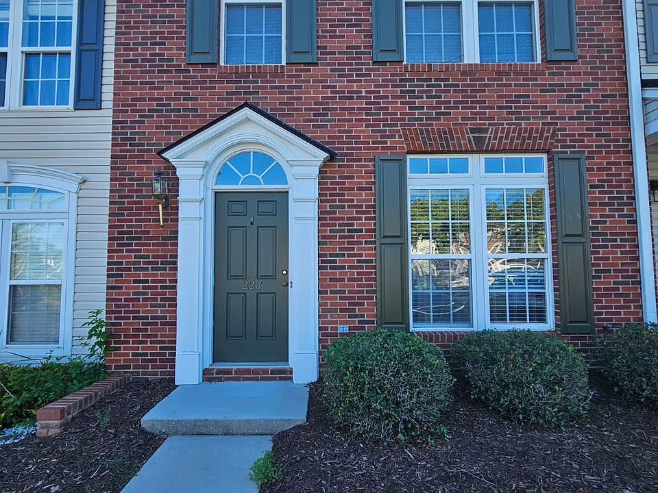 223 Spring Crossing Cir