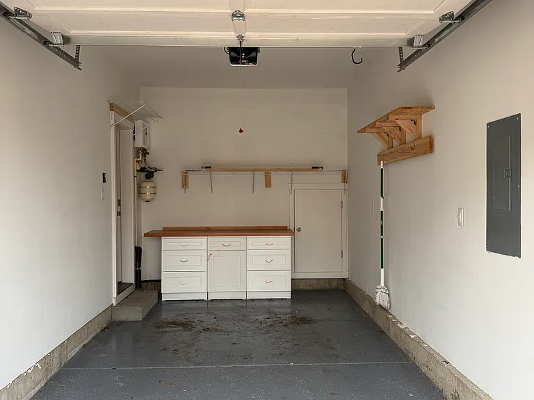 Garage.