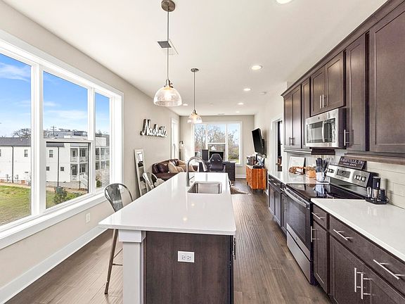 5th image of 519 27th Ave N #301