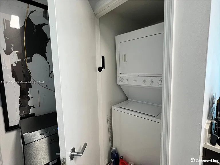 55 SE 6th St #2305 — Photo 5