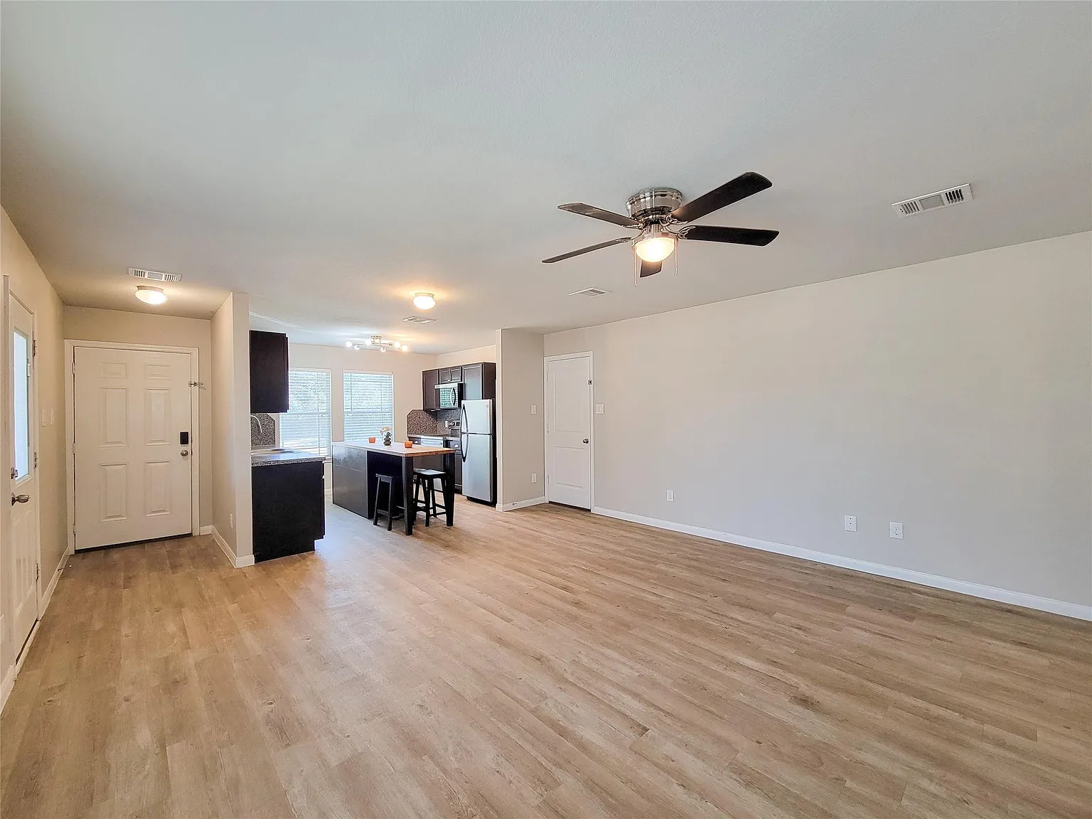 3 bed, 2.0 bath, 1257 sqft, $1,950 — Photo 2