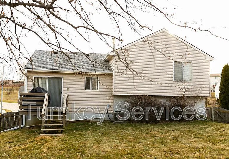 13517 S 32nd St — Photo 13