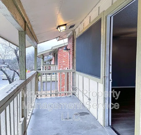 8907 Parkfield Dr #204 — Photo 2