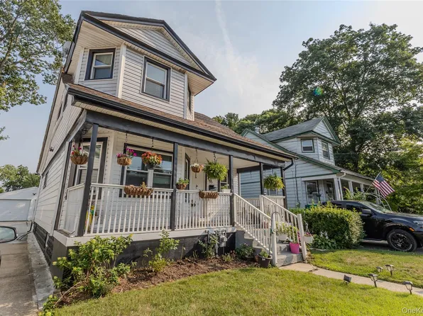 55 Henry St, Roosevelt, NY 11575