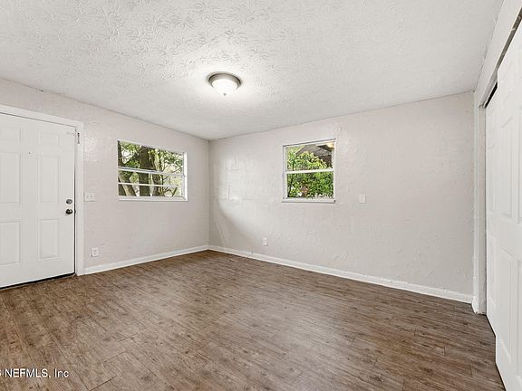 5th image of 744 MACKINAW Street