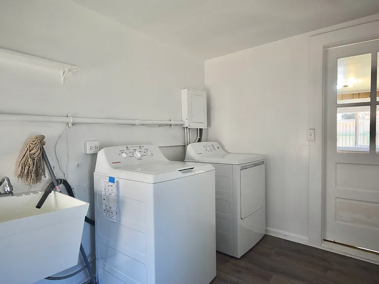 5841 NE 18th Ave — Photo 45