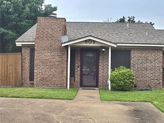 2nd image of 609 San Saba Ct
