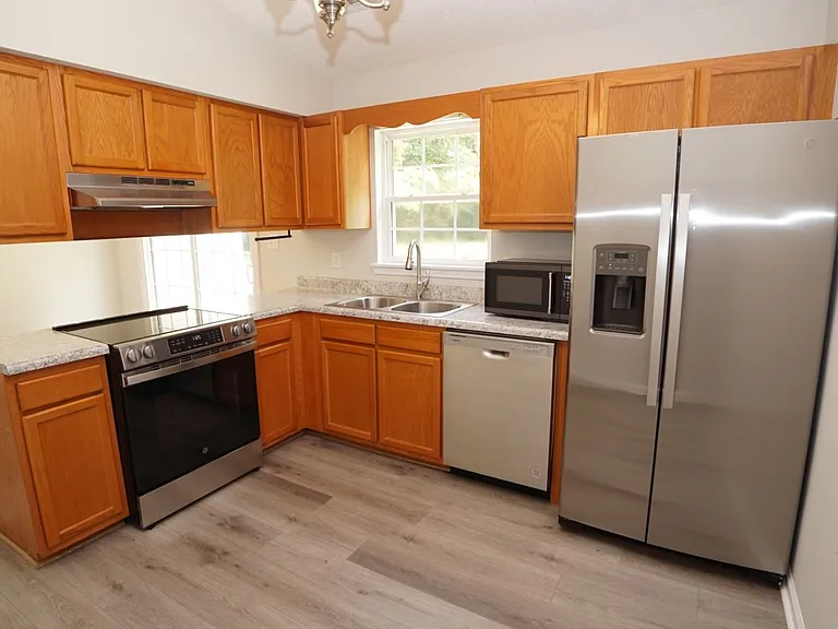 116 Howell Dr — Photo 9