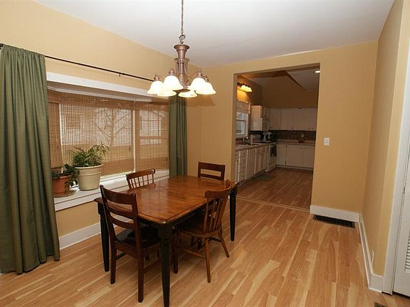 4th image of 540 N Elm St