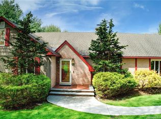 27 Glenarden Rd, Trumbull, CT 06611