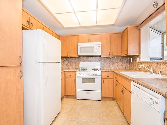 3rd image of 11150 Glenoaks Blvd Unit 148