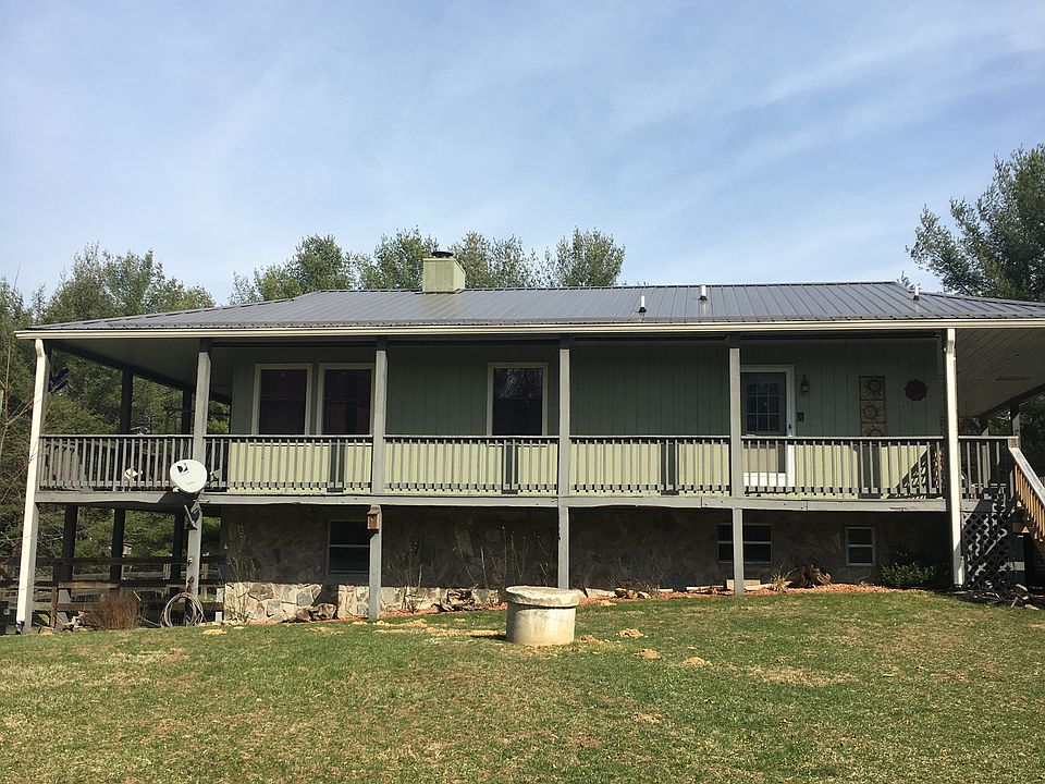 Main house, 2 bed/walkout