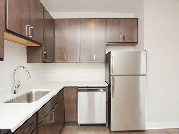 4th image of 3407 W Fullerton Ave #D4
