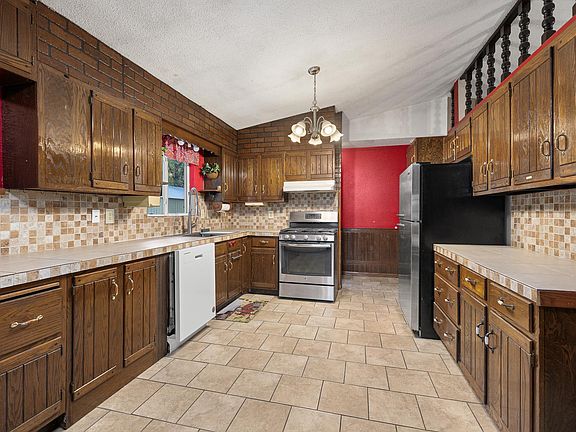 3rd image of 15739 93rd St