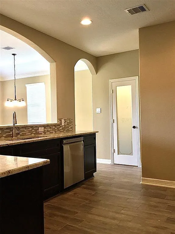 3 bed, 2.0 bath, 1574 sqft, $1,850 — Photo 4