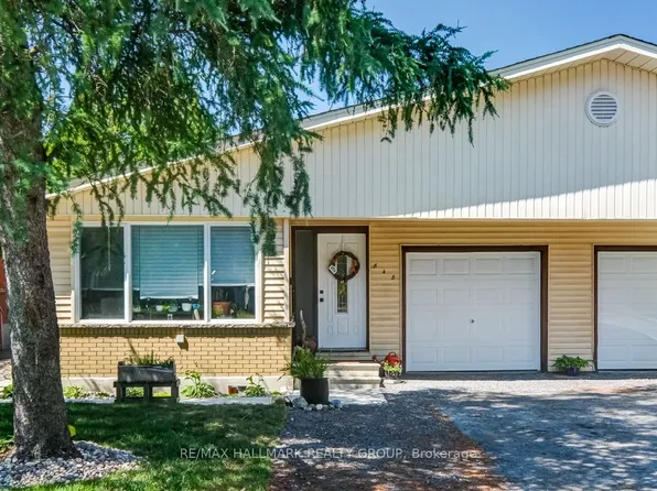 848 Trojan Ave #B, Ottawa, ON K1K 2P9