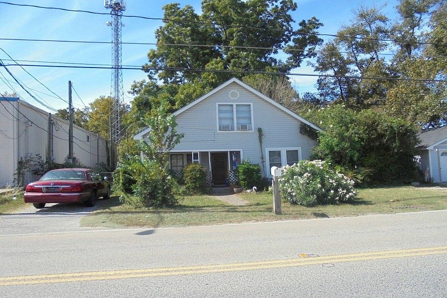 1st image of 1303 N Houston Ave