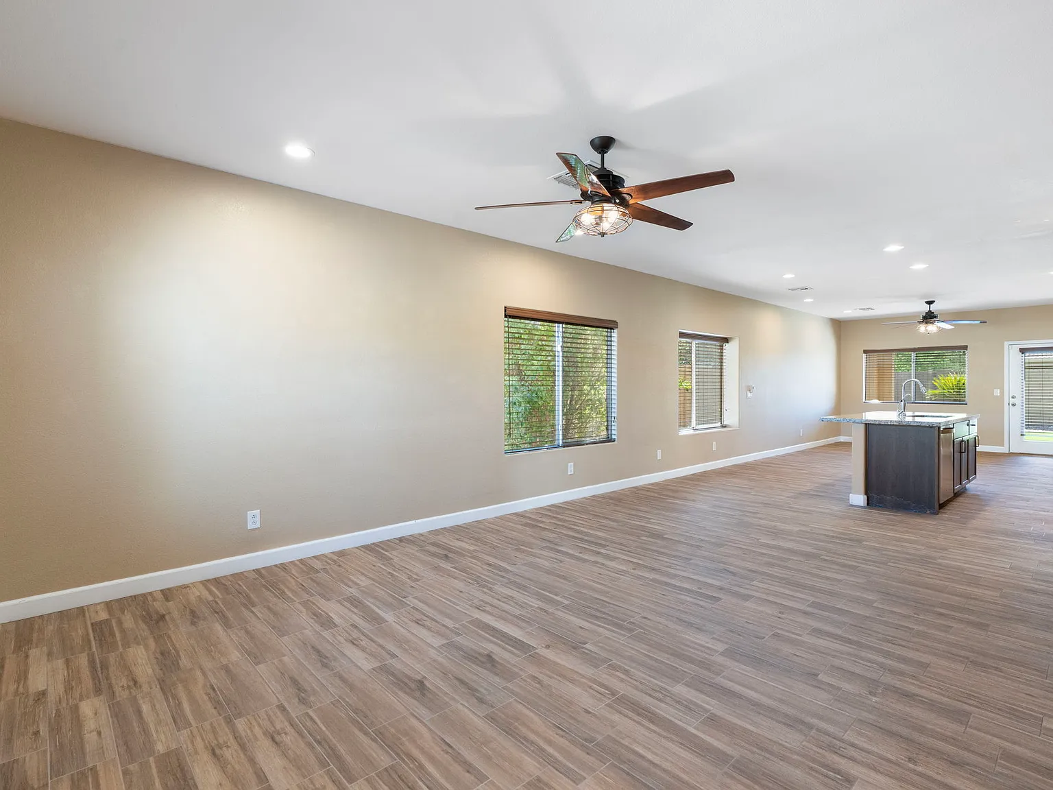 4 bed, 1656 sqft, $2,900 — Photo 2