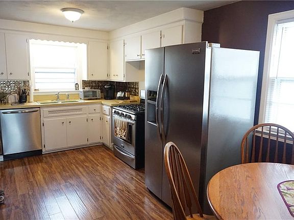 3rd image of 70 Moulton Ave