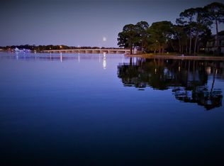 220 Sleepy Oaks Rd NW, Fort Walton Beach, FL 32548