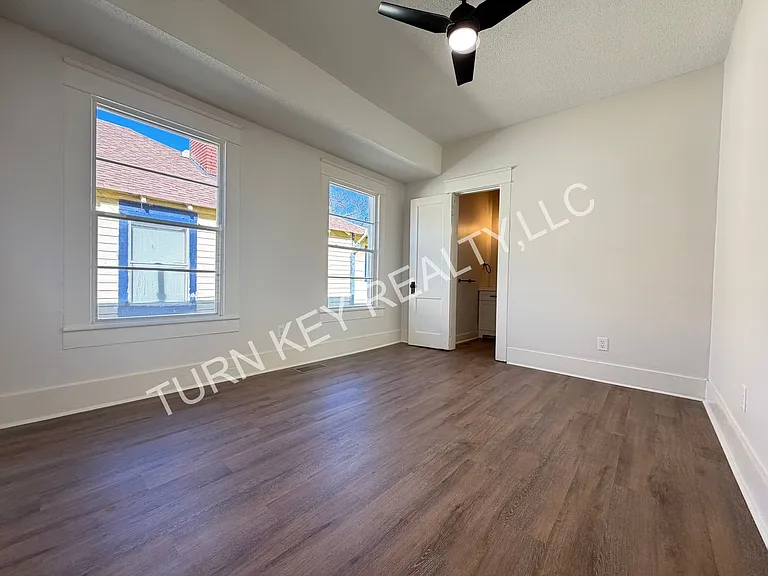 219 47th Pl N — Photo 10