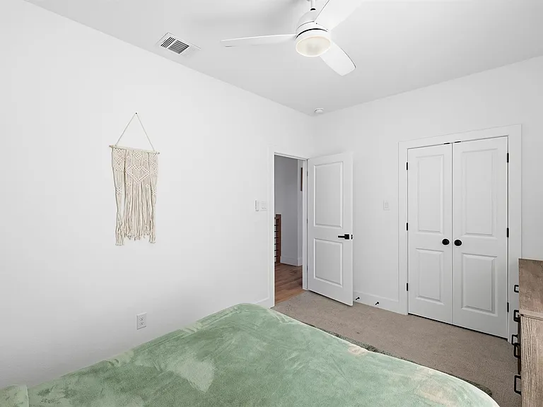 2347 Kings Rd — Photo 2