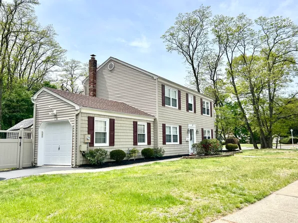 16 Templer Way, Hazlet, NJ 07730