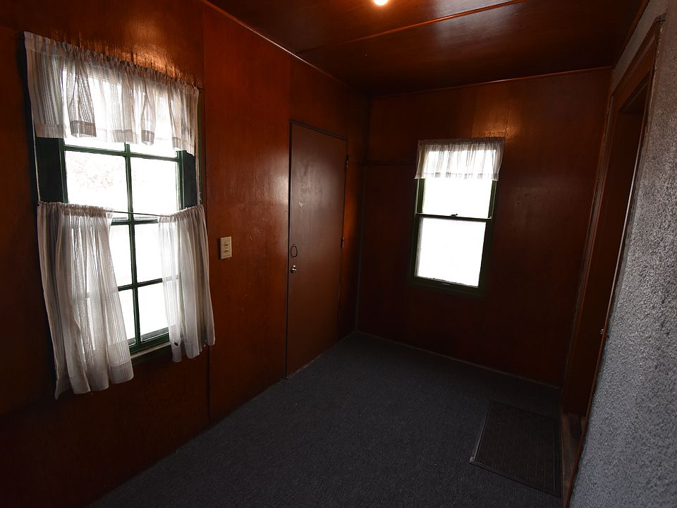 Main Level - Rear Common Area - Hallway