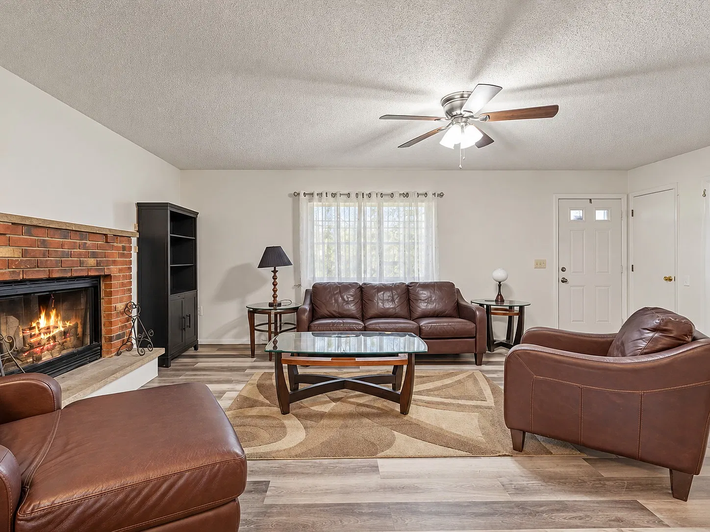 3 bed, 1152 sqft, $2,000 — Photo 3