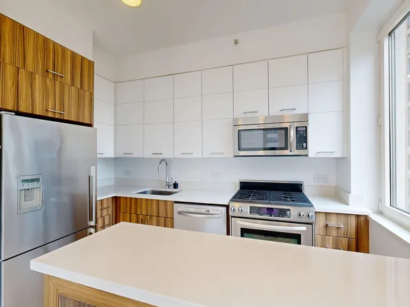 775 Columbus Avenue image 1 of 9