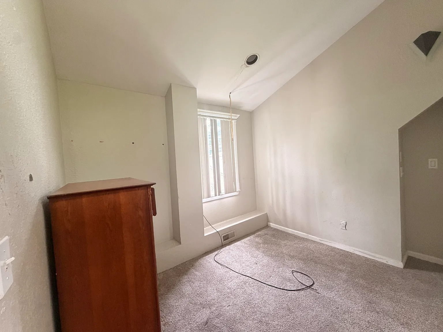 3 bed, 1.0 bath, 790 sqft, $1,800 — Photo 4