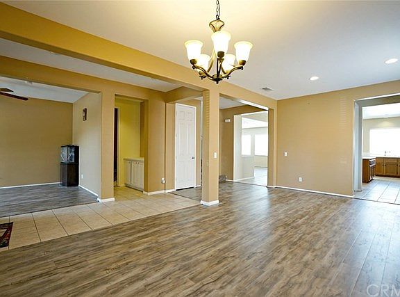 5th image of 618 Peregrine Ln