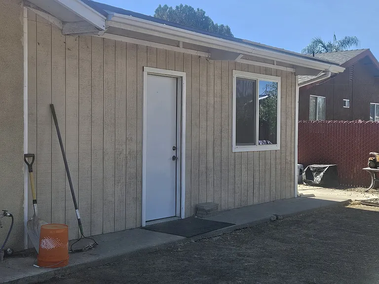 2424 S Poppy Ave — Photo 12