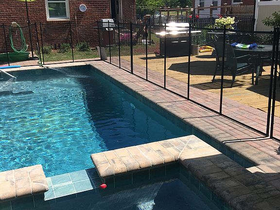 Heated spa, salt water pool