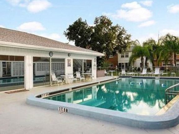 2nd image of 4158 Tamiami Trl APT E5