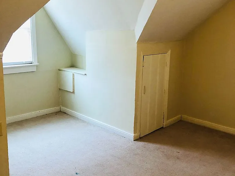7010 Miami Ave — Photo 9