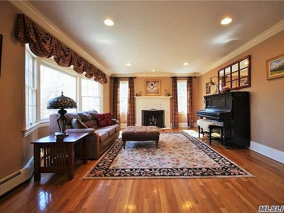 3rd image of 4 Brewster Ct