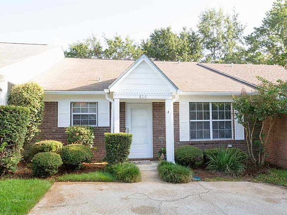 3rd image of 816 Elizabeth Dr #C