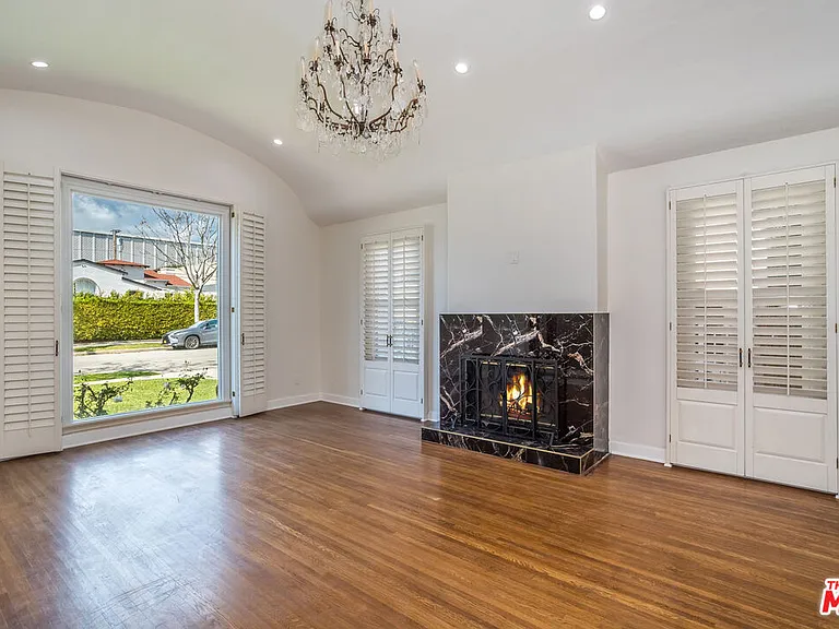 152 S Wetherly Dr — Photo 6