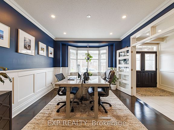 4th image of 840 Stallion Cres
