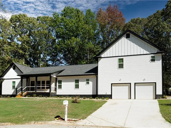 1063 Chapman Ln, Stone Mountain, GA 30088