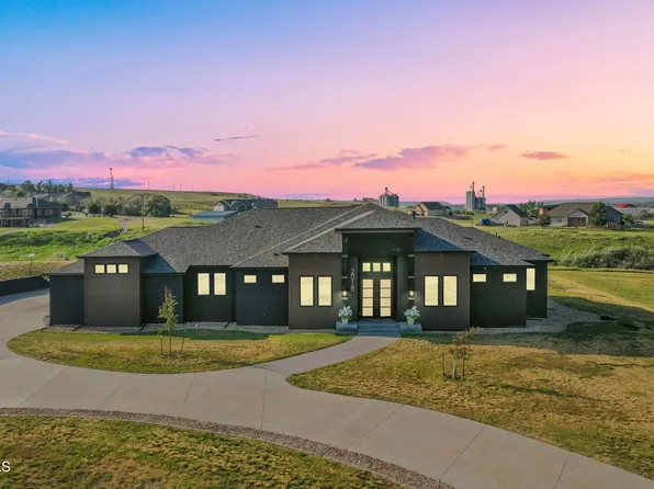 2018 16th St E, Williston, ND 58801
