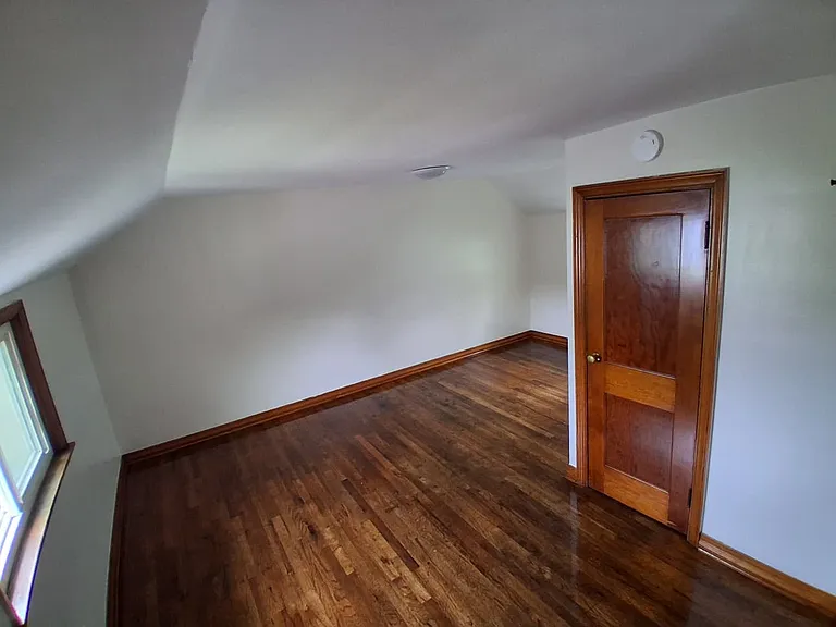 823 W 6th St #601-1/2 — Photo 11