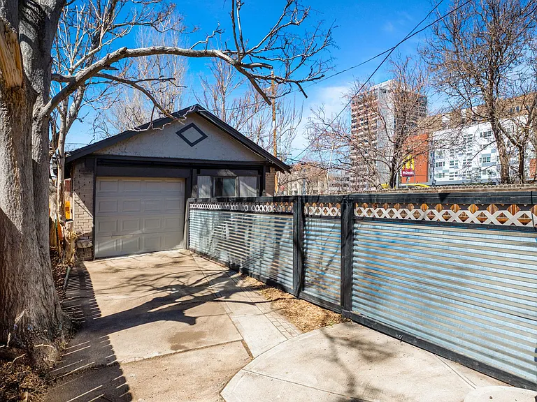 1465 Perry St — Photo 32