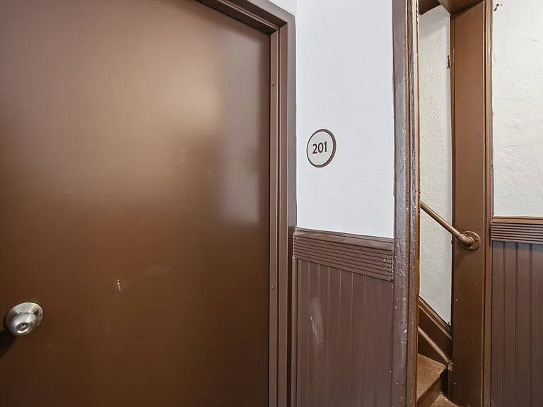 157 W Washington St — Photo 16