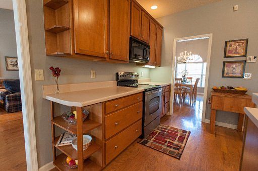 5th image of 524 Glen Ives Way