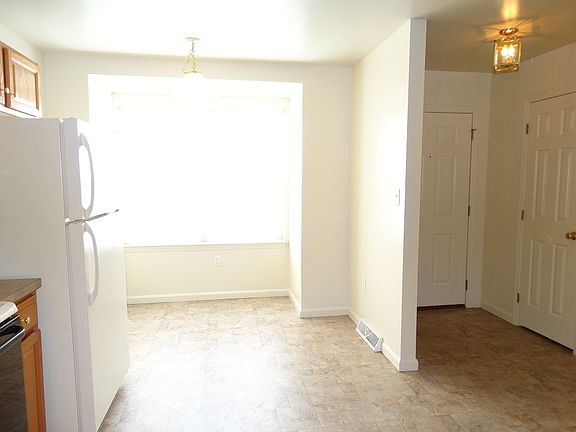 Foyer & Dining Nook