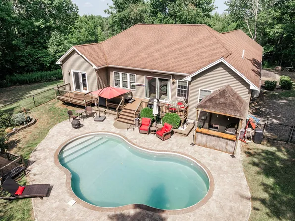 22 Stoneybrook Way, Hermon, ME 04401